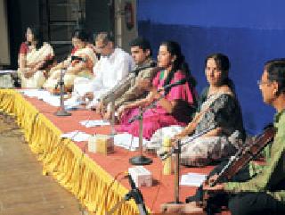 Amrit yearly concert of sweet songs | मधूर स्वरशब्दांची अमृतवर्षिणी मैफिल