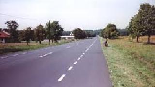 Thackeray waiting for the road to the pale roads | चकाचक रस्त्यांसाठी ठाणेकर वेटिंगवर Thackeray waiting for the road to the pale roads | चकाचक रस्त्यांसाठी ठाणेकर वेटिंगवर