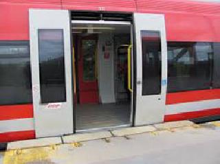 Automatic railway door and disposal bedrock | रेल्वेत स्वयंचलित द्वार अन् डिस्पोझल बेडरोल