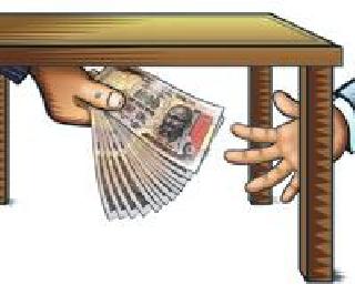 Police Naik and senior police inspector arrested for taking bribes | पोलीस नाईक व वरिष्ठ पोलीस निरीक्षकास लाच घेताना अटक Police Naik and senior police inspector arrested for taking bribes | पोलीस नाईक व वरिष्ठ पोलीस निरीक्षकास लाच घेताना अटक