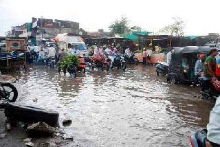 Varunaraja Barassa | वरुणराजा बरसला