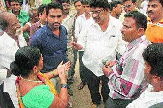 Deletion of encroachers in Kailasanar | कैलासनगरमध्ये हटविली अतिक्रमणे