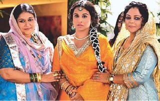 The film revolves around the cast | कलाकारांच्या गर्दीत चित्रपट भरकटला