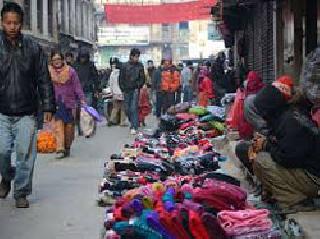 Ignore encroachments | अतिक्रमणांकडे दुर्लक्ष Ignore encroachments | अतिक्रमणांकडे दुर्लक्ष