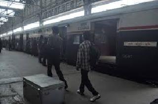 The 'Hierarchy' of the simple folk police | ‘झुंडशाही’ला चाप साध्या वेशातील पोलिसांचा The 'Hierarchy' of the simple folk police | ‘झुंडशाही’ला चाप साध्या वेशातील पोलिसांचा