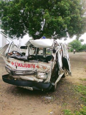 Two killed in a horrific accident | भीषण अपघातात दोन ठार Two killed in a horrific accident | भीषण अपघातात दोन ठार