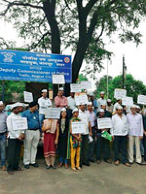 Stop picking trains in the name of parking | पार्किंगच्या नावावर गाड्या उचलणे थांबवा