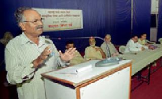 The concept of development should be clarified | विकासाची संकल्पना सुस्पष्ट व्हावी The concept of development should be clarified | विकासाची संकल्पना सुस्पष्ट व्हावी