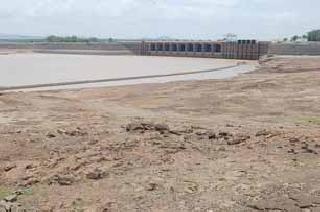 23.40% water supply in four districts of Varhad | वर्हाडातील चार जिल्ह्यांमध्ये २३.४0 टक्के जलसाठा 23.40% water supply in four districts of Varhad | वर्हाडातील चार जिल्ह्यांमध्ये २३.४0 टक्के जलसाठा