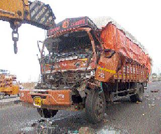 The stranger died in a strange accident | विचित्र अपघातात मदतकर्ताच मृत्युमुखी