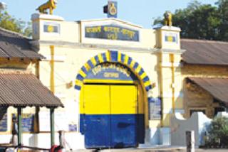 The efficiency team at the gate stopped | गेटवर दक्षता चमूला रोखले