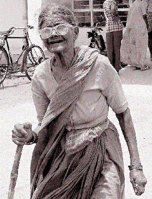 Beneficiaries are unimaginable | लाभार्थी निराधारच Beneficiaries are unimaginable | लाभार्थी निराधारच