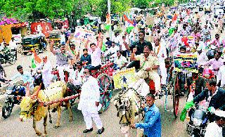 The mass movement of the Congress against petrol and diesel price hike | पेट्रोल, डिझेल दरवाढीच्या विरोधात काँग्रेसचे जनआंदोलन
