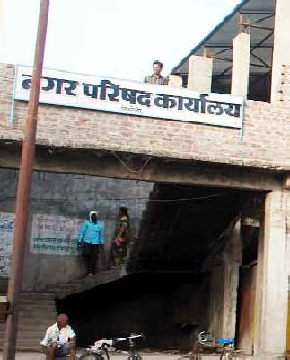 In the custody of all the municipal administrators | तिन्हीही पालिका प्रशासकांच्या ताब्यात