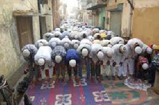 Allaah for Muslim brothers in Saswad | सासवडच्या मुस्लिम बांधवांचे पावसासाठी अल्लाला साकडे
