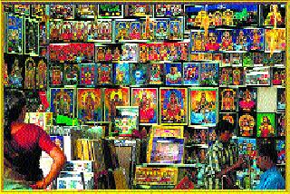 Depression in a downcast photo business | आषाढीत फोटो व्यवसायाला मंदी Depression in a downcast photo business | आषाढीत फोटो व्यवसायाला मंदी