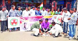 Holi tickets against railway budget | रेल्वे अर्थसंकल्पाविरोधात तिकिटांची होळी