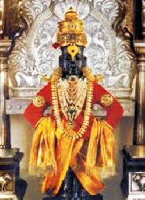 The Chief Minister worshiped the goddess Vitthal | मुख्यमंत्र्यांनी सपत्नीक केली विठ्ठलाची पूजा The Chief Minister worshiped the goddess Vitthal | मुख्यमंत्र्यांनी सपत्नीक केली विठ्ठलाची पूजा