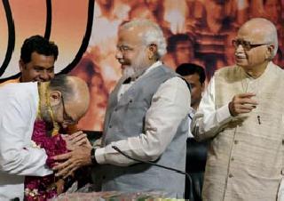 Success in the strategy of the monkeys | मोंदींच्या रणनीतीला यश Success in the strategy of the monkeys | मोंदींच्या रणनीतीला यश