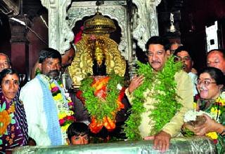 Give success to the pain of the victim! | बळीराजाच्या कष्टाला यश दे!