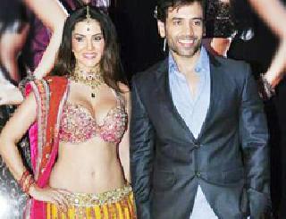Sunny Leone with Tusshar | तुषारसोबत सनी लियोन Sunny Leone with Tusshar | तुषारसोबत सनी लियोन