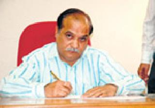 Vasavani's entry break | वासवानीच्या एन्ट्रीला ब्रेक