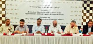 Retail's future in e-commerce | ई-कॉमर्समध्ये रिटेलचे भविष्य