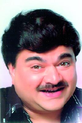 Dameenee's exit from the theater for two years | दामलेंची दोन वर्षांसाठी रंगभूमीवरून एक्झिट Dameenee's exit from the theater for two years | दामलेंची दोन वर्षांसाठी रंगभूमीवरून एक्झिट