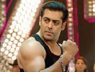 Sonam became a fitness trainer Salman | सोनमचा फिटनेस ट्रेनर बनला सलमान Sonam became a fitness trainer Salman | सोनमचा फिटनेस ट्रेनर बनला सलमान