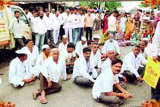 Stop the movement for the crematorium | स्मशानभूमीसाठी रास्ता रोको आंदोलन