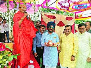 Teacher-teacher at Verul | वेरूळ येथे गुरू-शिष्यांची मांदियाळी