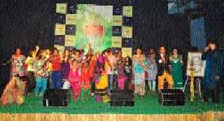 Sarai Suri ... Celebration of Sakhi in the show | सरीवर सरी...कार्यक्रमात सखींचा जल्लोष Sarai Suri ... Celebration of Sakhi in the show | सरीवर सरी...कार्यक्रमात सखींचा जल्लोष