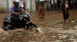 Rain rains throughout the day in Pune | पुण्यात दिवसभर पावसाची रिपरिप