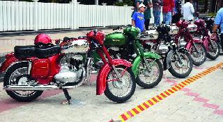 Message to save water to trains 'World Java Day' | गाड्या़ ‘वर्ल्ड जावा डे’ला पाणी वाचवण्याचा संदेश