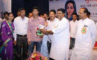 Get success with modern education - Bhujbal | आधुनिक शिक्षणाने यश मिळवा- भुजबळ