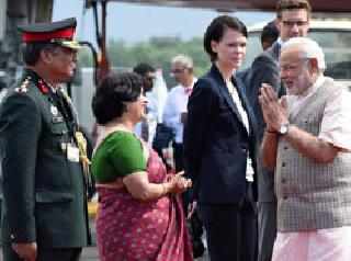 'Listen to what we say' | ‘आम्ही सांगू तेच ऐका’