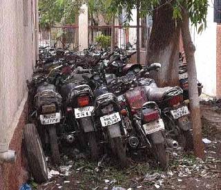 After the first split, then Kujalya | अगोदर फुटल्या़़ नंतर कुजल्या़़