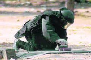 Ambedkar is not a bomb in the square, the bag | आंबेडकर चौकात बॉम्ब नव्हे, बॅग