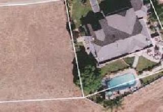 Encroachment in place of cessed building | उपकरप्राप्त इमारतीच्या जागेवर अतिक्रमण