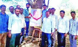 Darasingh honored at Todd School | टोकडे विद्यालयात दारासिंग यांना आदरांजली