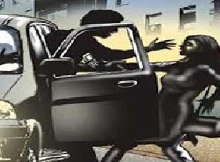 BSP leader's son rape in a running car | बसप नेत्याच्या मुलाने केला धावत्या कारमध्ये बलात्कार BSP leader's son rape in a running car | बसप नेत्याच्या मुलाने केला धावत्या कारमध्ये बलात्कार