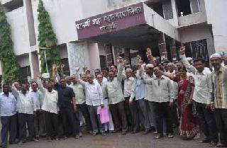 Municipal corporation's work jam | महानगरपालिकेचे कामकाज ठप्प