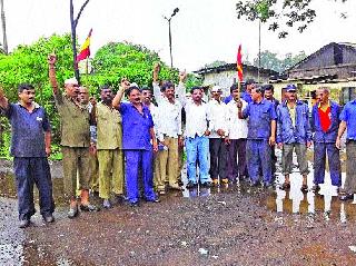 Due to the collapse of municipal staff, the empire's empire | पालिका कर्मचारी संपामुळे घाणीचे साम्राज्य