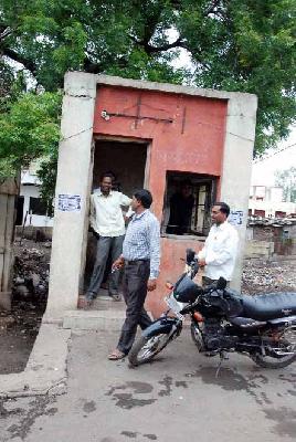 No one can be free from this ... | कोणीही आगारात या...मुक्तसंचार करा...