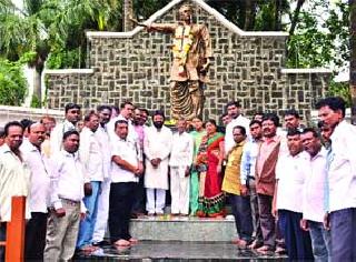 Darangali for the birthday of Anna Bhau Sathe | अण्णा भाऊ साठे यांच्या स्मृतिदिनानिमित्त आदरांजली