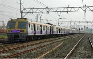 Decrease in number of train accidents | रेल्वे अपघातांच्या संख्येत घट Decrease in number of train accidents | रेल्वे अपघातांच्या संख्येत घट