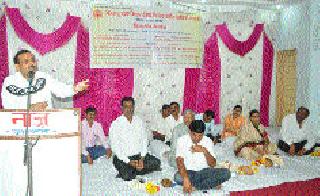 The questions of the clerical wage will be resolved - Tope | लिपिकांच्या वेतनाचा प्रश्न मार्गी लावणार- टोपे The questions of the clerical wage will be resolved - Tope | लिपिकांच्या वेतनाचा प्रश्न मार्गी लावणार- टोपे