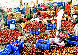 The arrival of pomegranate from the outer district | बाहेरच्या जिल्ह्यातून होतेय डाळिंबाची आवक The arrival of pomegranate from the outer district | बाहेरच्या जिल्ह्यातून होतेय डाळिंबाची आवक