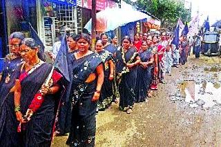 Protest: Attempts to attract attention to the mass movement | निषेध : कामबंद आंदोलनाकडे लक्ष वेधण्याचा प्रयत्नपालिका कर्मचाऱ्यांचा मोर्चा