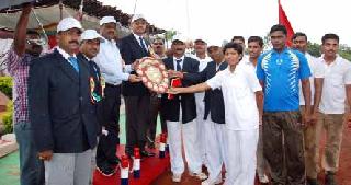 General Championship title of the Police Headquarters | पोलिस मुख्यालयाच्या संघास सर्वसाधारण विजेतेपद